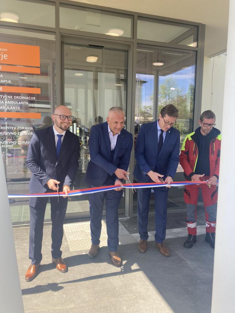 Prerez traku ob otvoritvi Zdravstvenega centra Kočevje